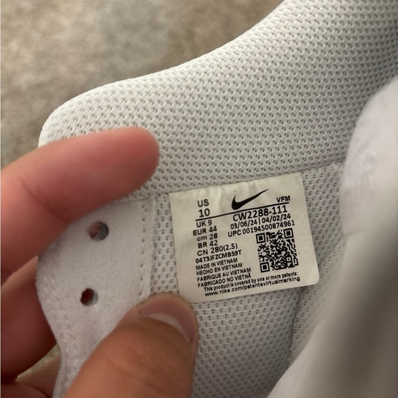 Size 10 - Air Force 1 White - Picture 4 of 12